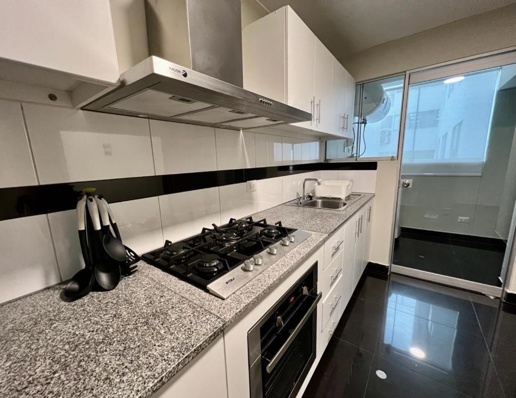 Mla Apartments - Alcanfores Lima Luaran gambar